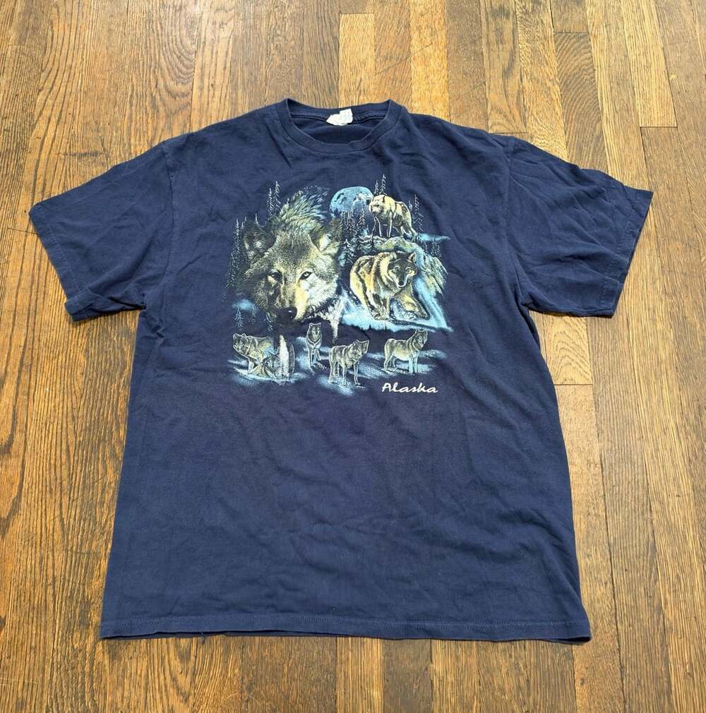 Vintage Delta Pro Weight Wolf Alaska Graphic T-Shirt Size L Navy Blue Wildlife